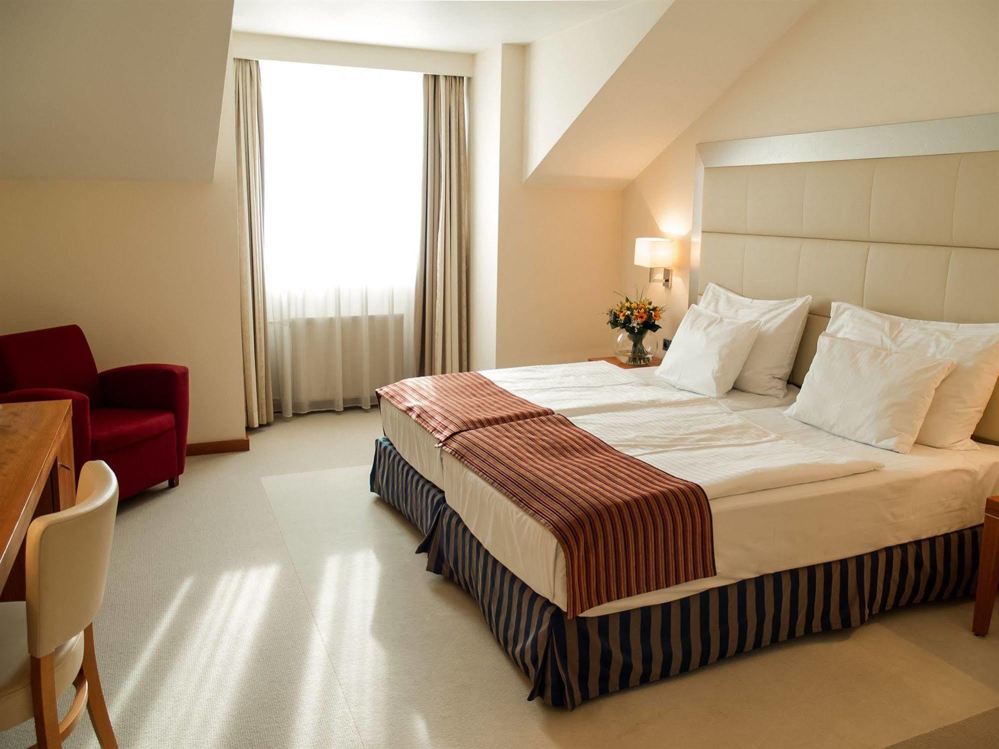 Design Merrion Hotel Praga Exterior foto
